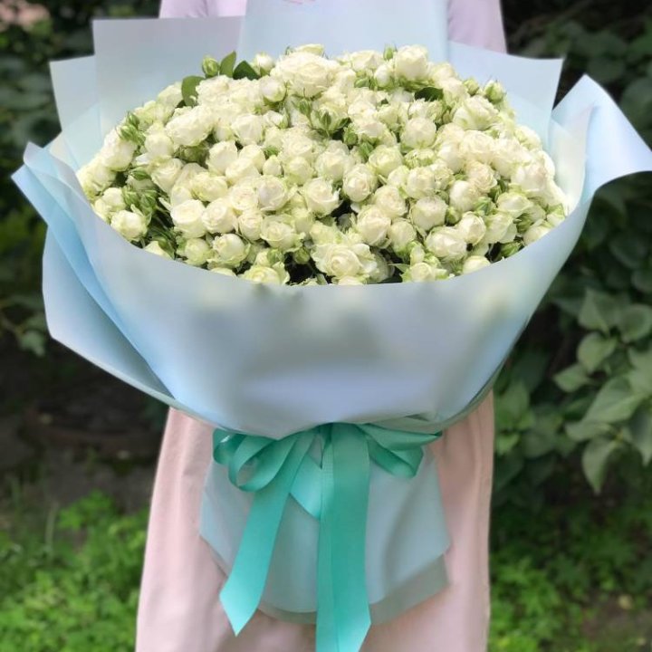 51 белая кустовая роза в Симферополи