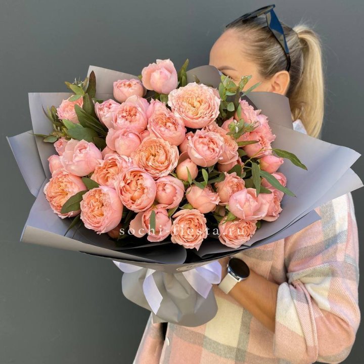 Букет с пионовидными розами "Пивайн" в Симферополи