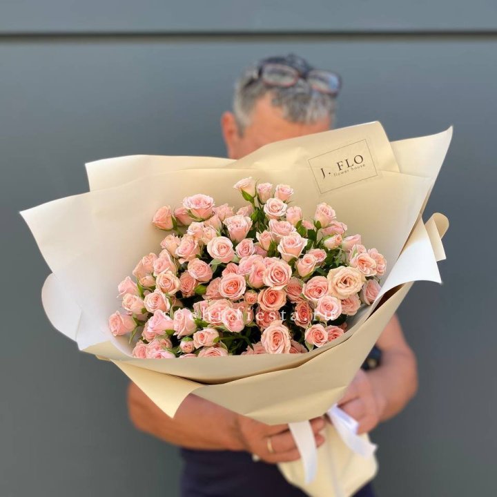 Кустовые розы леди в Симферополи