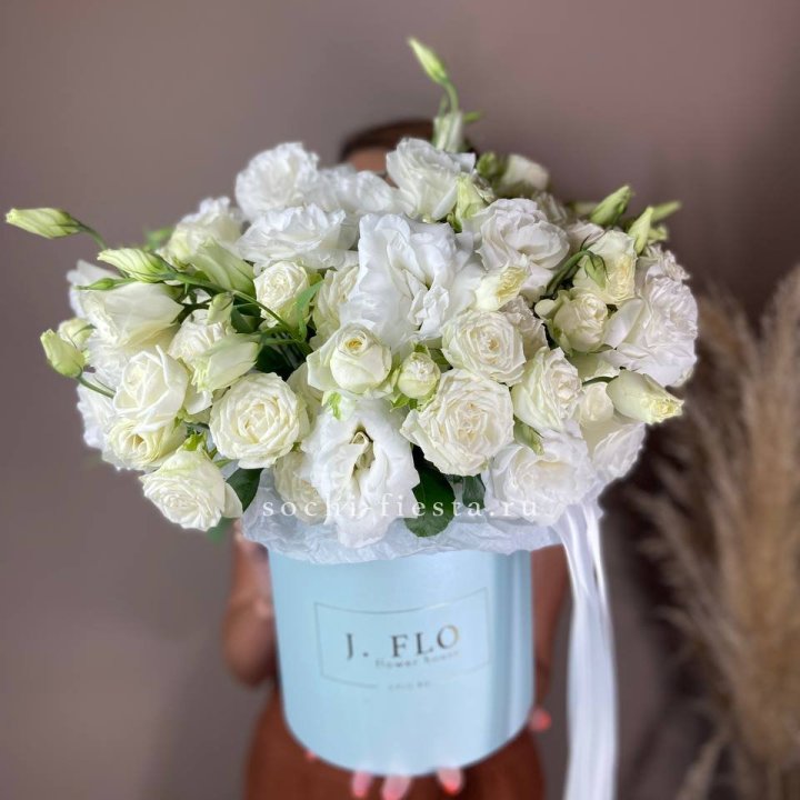 Бокс кустовых роз и эустомы  в Симферополи