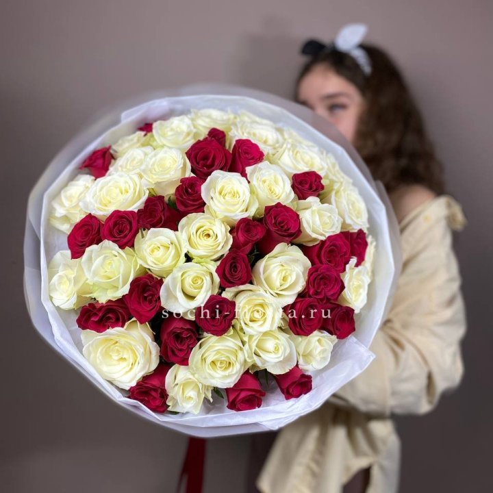 Микс из 55 роз в Симферополи