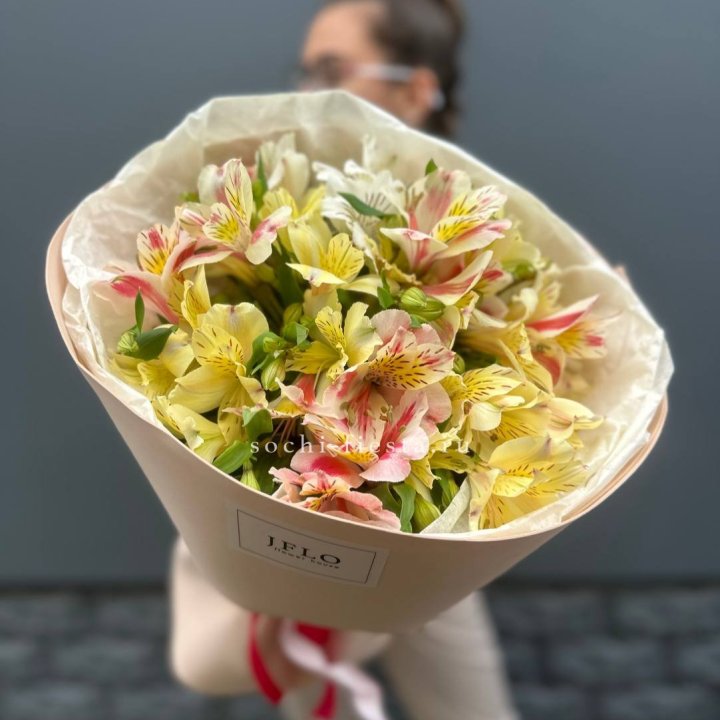 Альстромерии в нежном оформлении в Симферополи