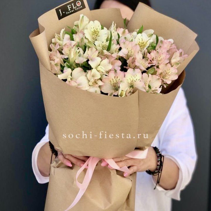 17  альстромерий в крафте в Симферополи