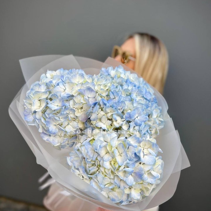Букет из 3 голубых гортензий  в Симферополи