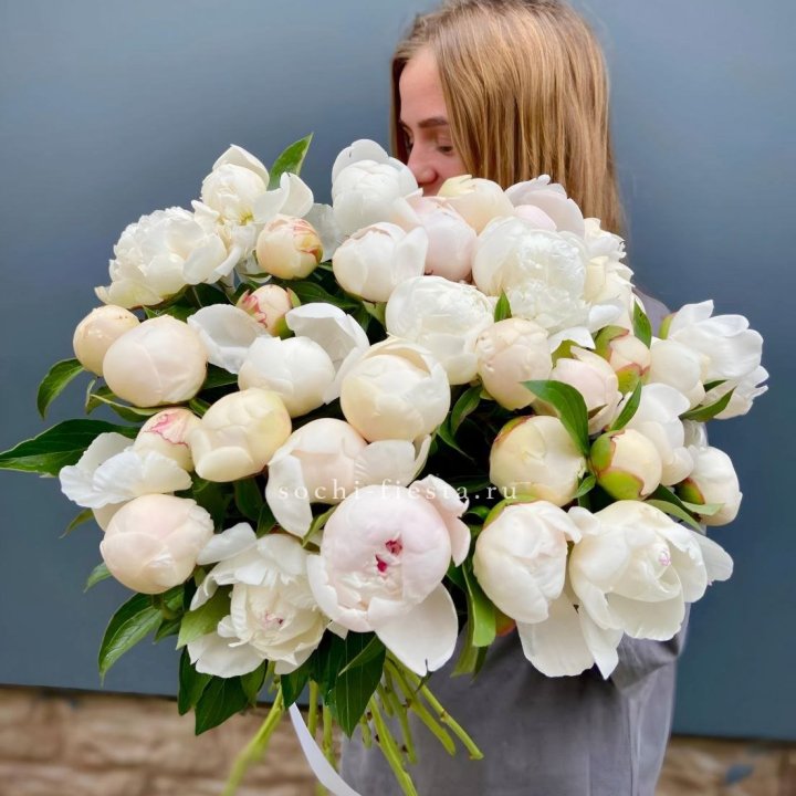 Охапка пионов в Симферополи