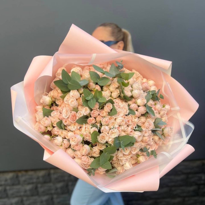 101 кустовая роза с эвкалиптом в Симферополи