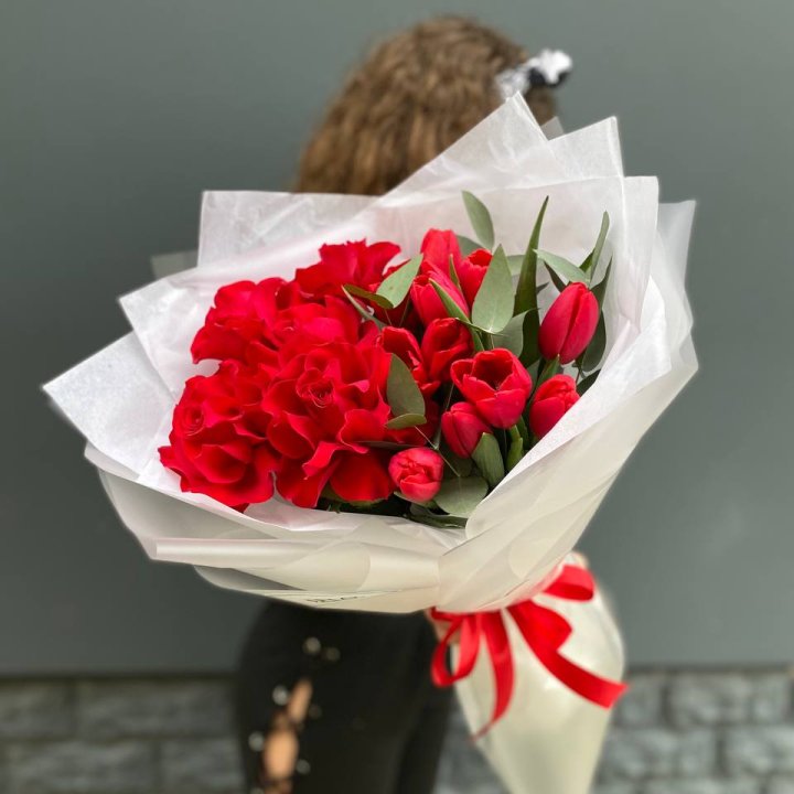 Дуо тюльпаны и розы в Симферополи