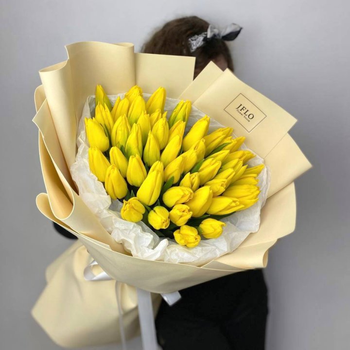 51 жёлтый тюльпан в Симферополи