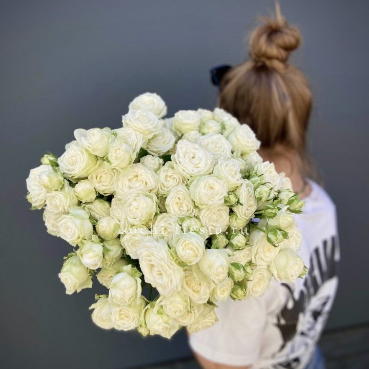 Охапка кустовых роз бомбастик  в Симферополи