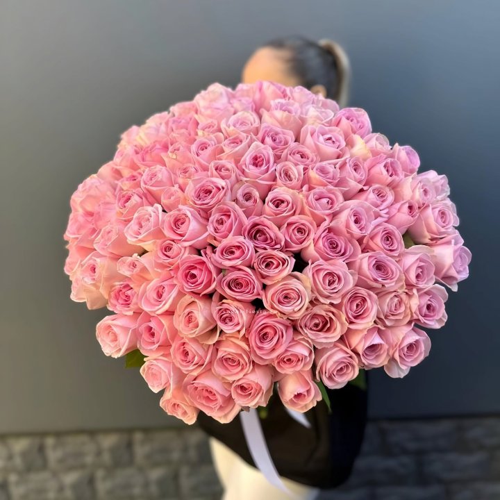 Охапка из 101 розовой розы в Симферополи