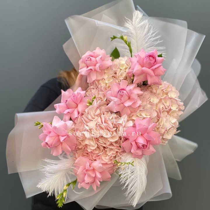  Букет  из гортензий и розовых роз в Симферополи