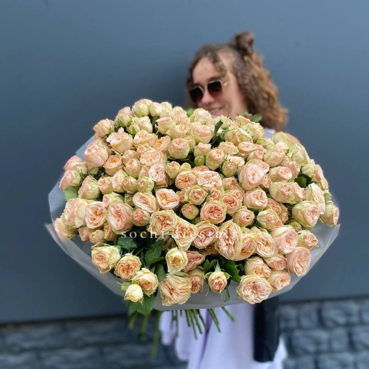 51 пионовидная роза в Симферополи