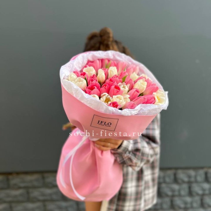 51 бело-розовый тюльпан в Симферополи