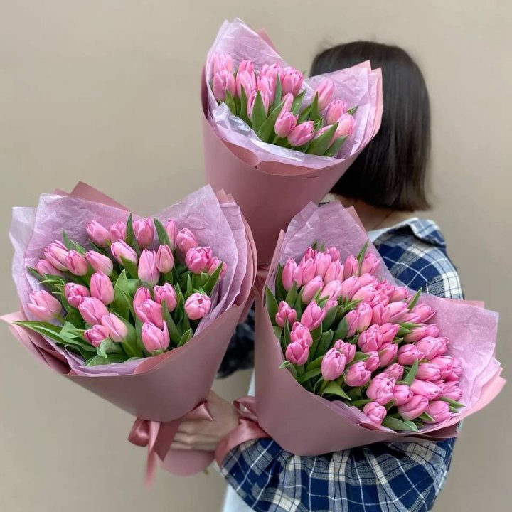 Букет розовых тюльпанов в Симферополи