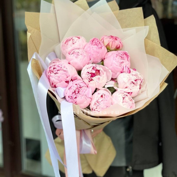 11 пионов в оформлении в Симферополи