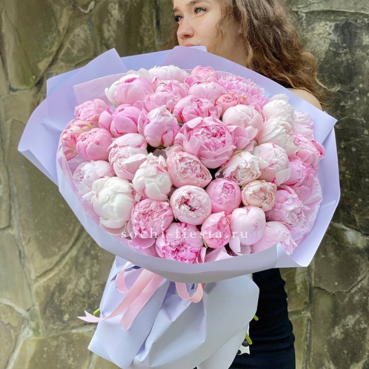 39 нежных пионов в Симферополи