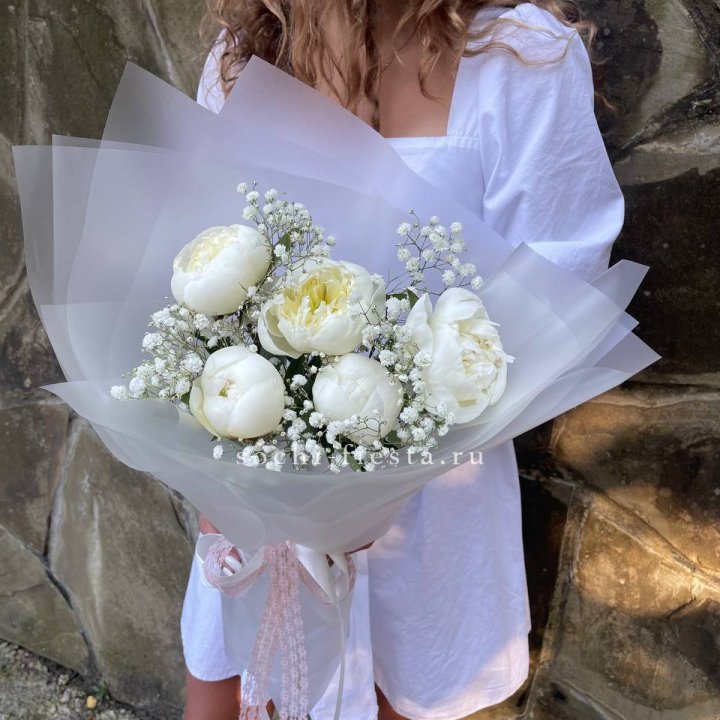 Букет белых пионов "Файв" в Симферополи