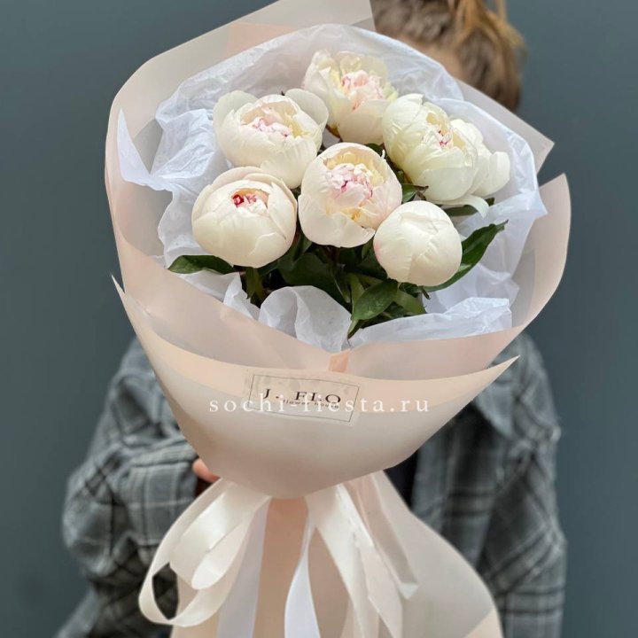 Букет белых пионов в Симферополи