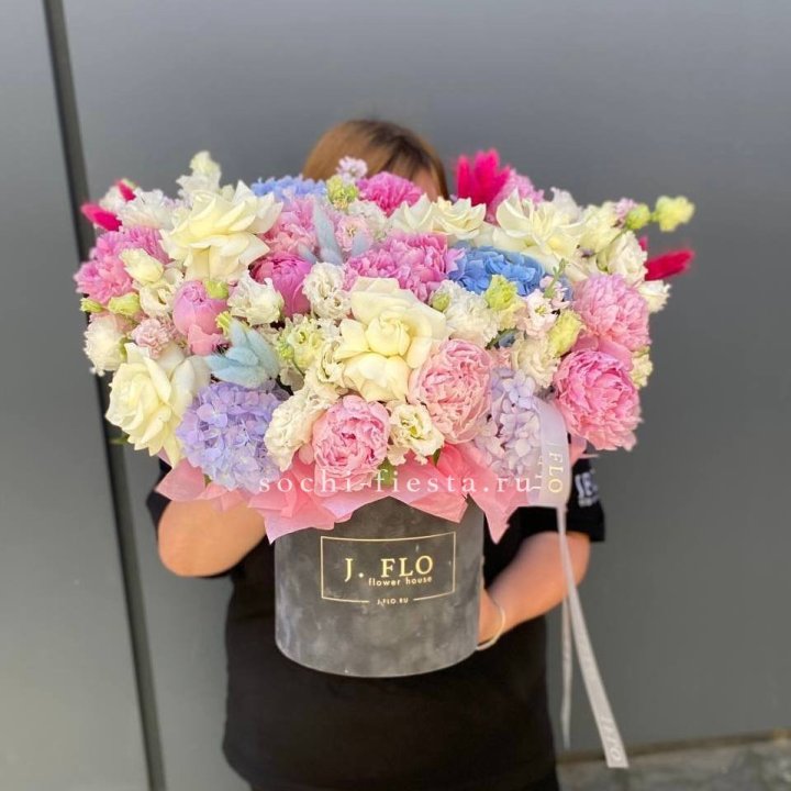 Цилиндр с пионами "Аса" в Симферополи