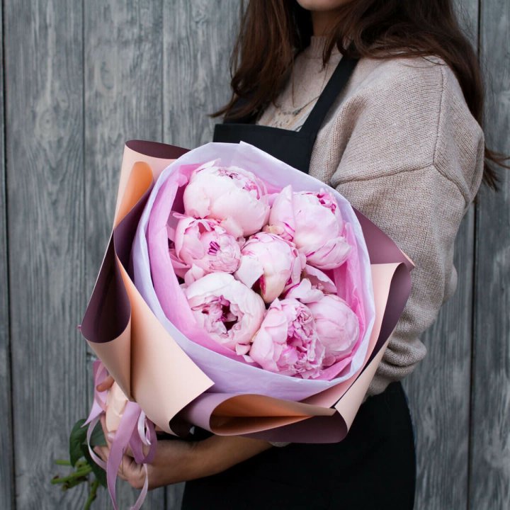 7 зефирных пионов в оформлении в Симферополи