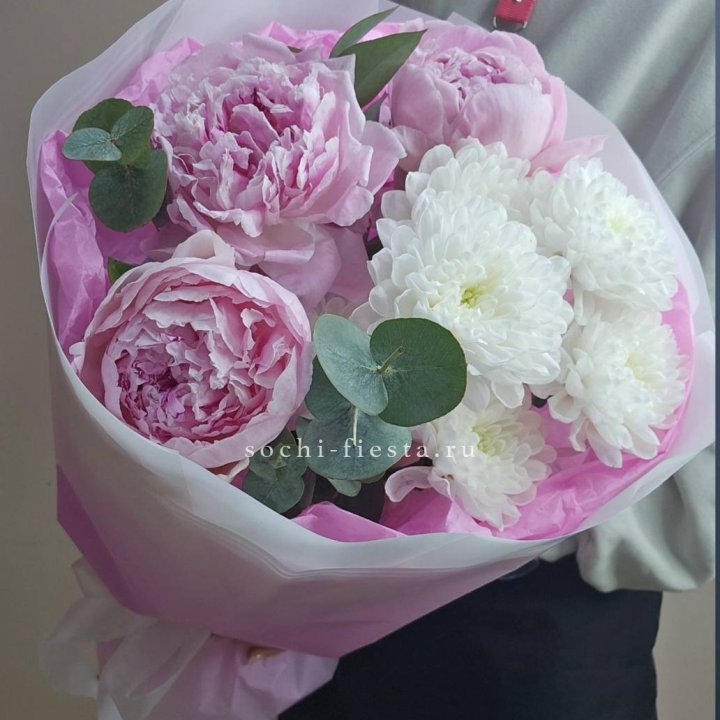 Букет комплимент с пионами в Симферополи