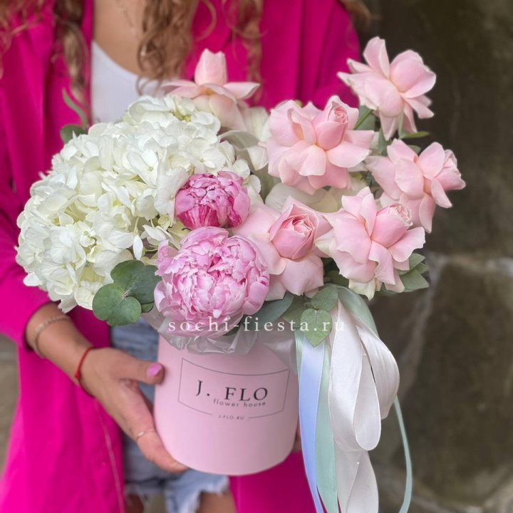 Цилиндр с пионами "Алисия" в Симферополи