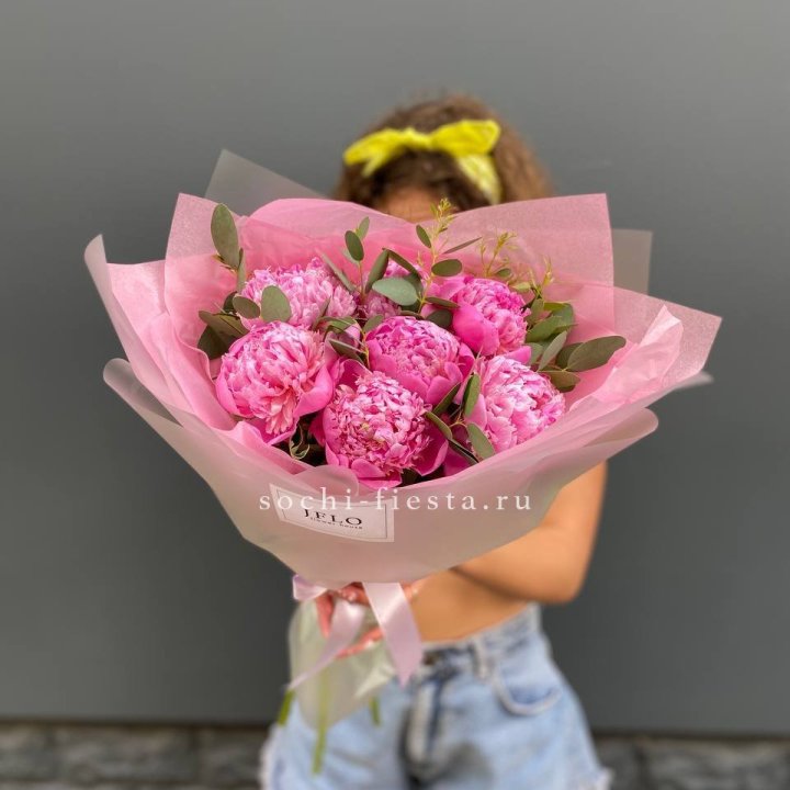 7 ярких пионов в оформлении в Симферополи