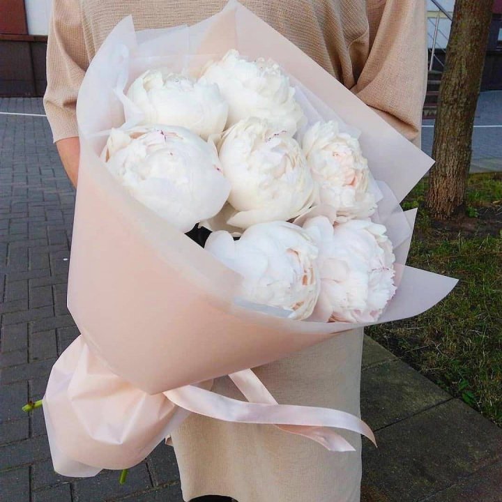 Букет белых пионов в Симферополи