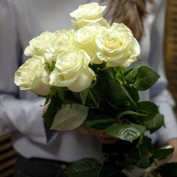 7 белых роз в Симферополи
