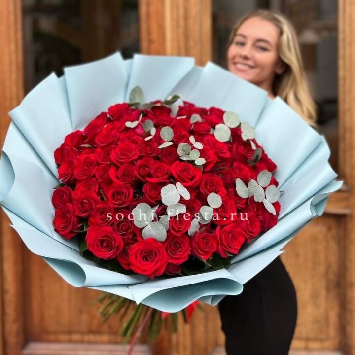 101 красная роза с эвкалиптом в Симферополи