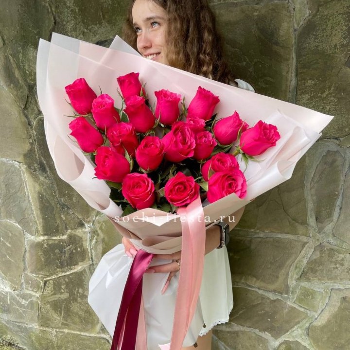 19 алых роз в Симферополи