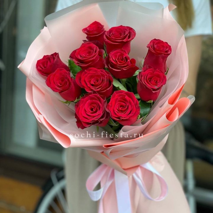 Букет красных роз "Мадам ред" в Симферополи