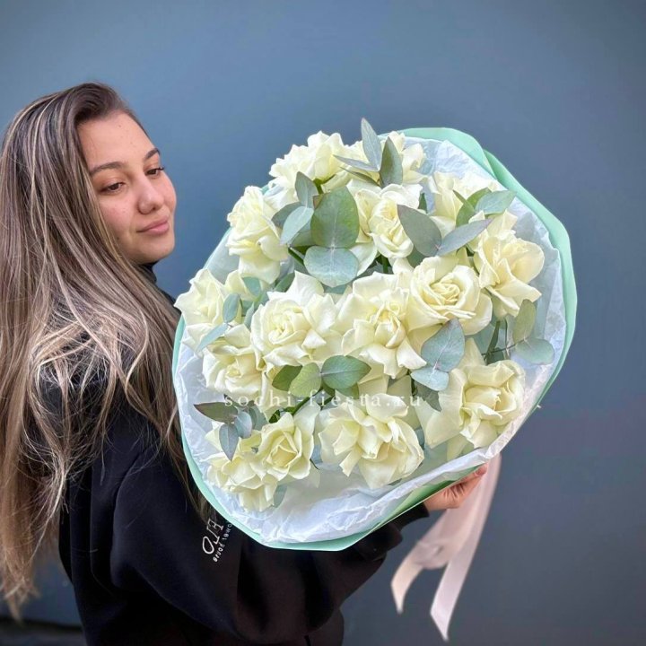 15 Белых французских роз "Ноте бьянка" в Симферополи