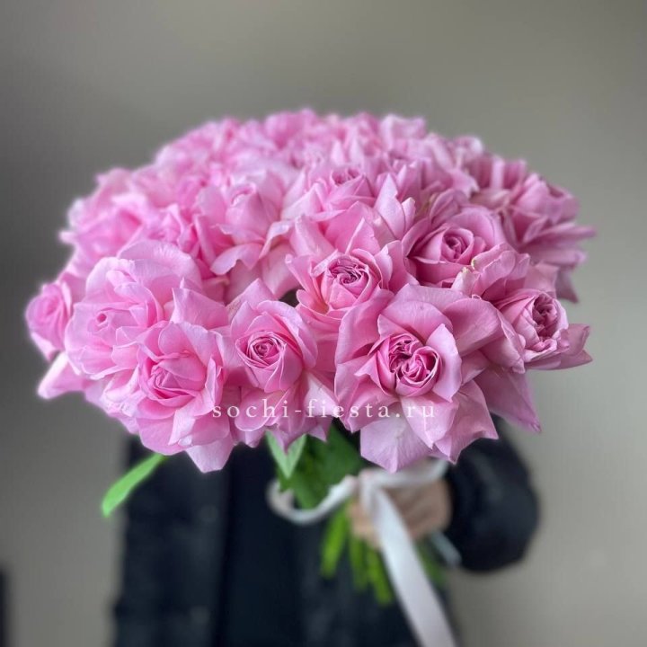 25 розовых французских роз в Симферополи