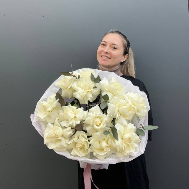 13 Белых французских роз Облако в Симферополи