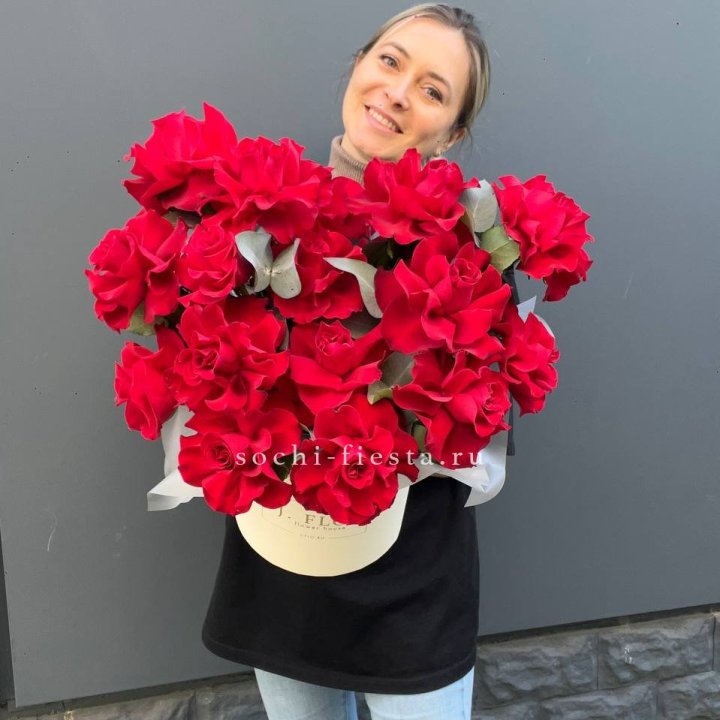 17 Французских роз в боксе в Симферополи