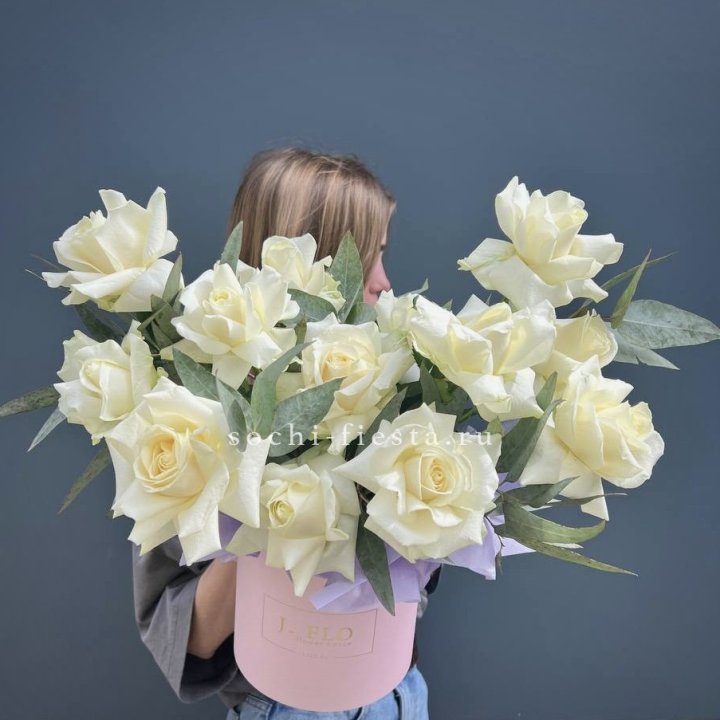 15 Французских роз в боксе в Симферополи