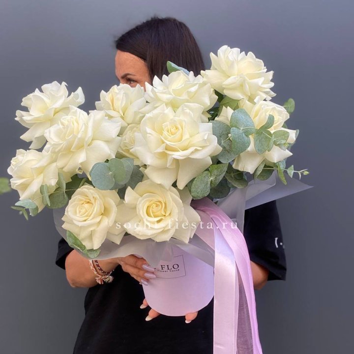 11 Французских белых роз в боксе в Симферополи