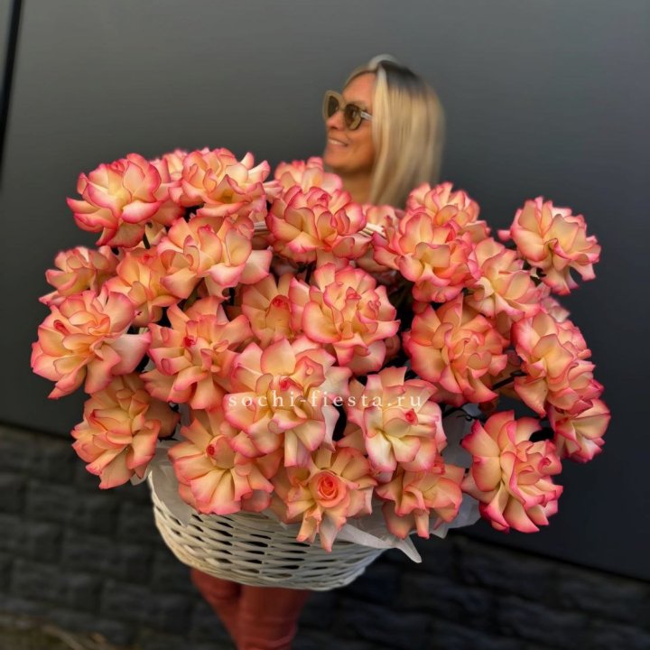 45 французских роз Джумилия в корзине в Симферополи