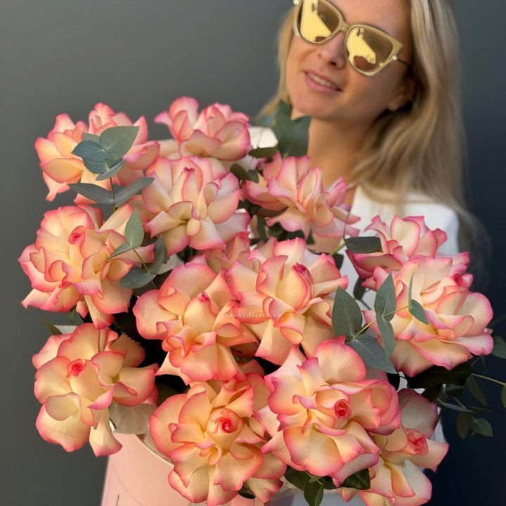 15 французских  роз Джумилия в боксе в Симферополи