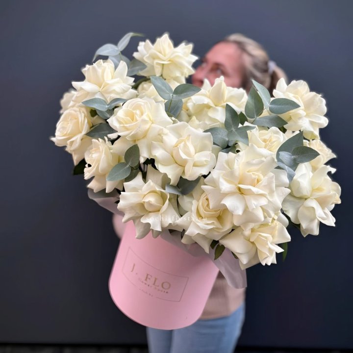 25 Французских белых роз в боксе в Симферополи