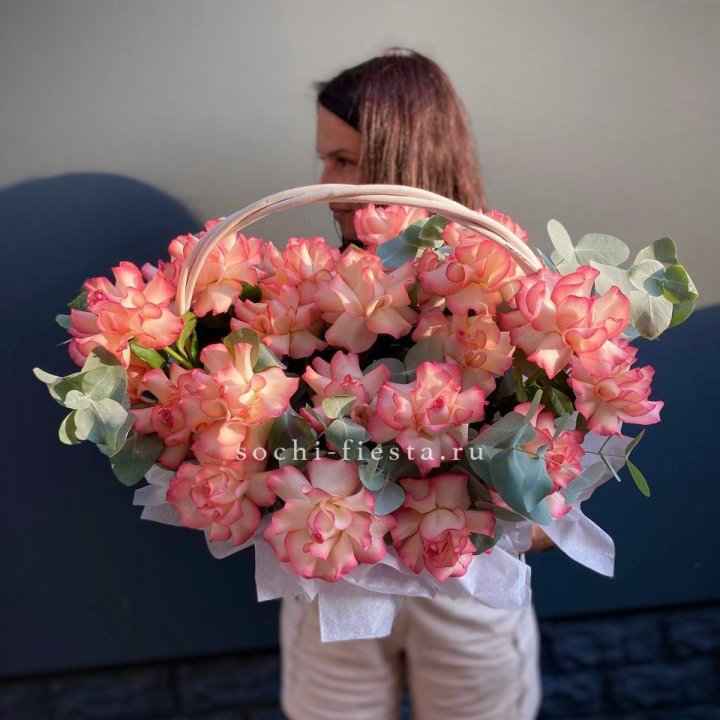 25 Французских роз Джумилия в корзине в Симферополи