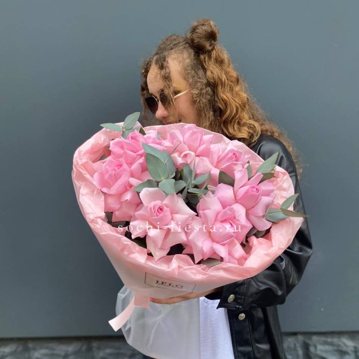 7 розовых роз в Симферополи