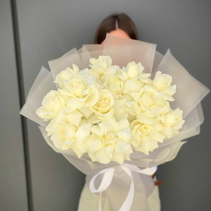 13 белых роз в Симферополи