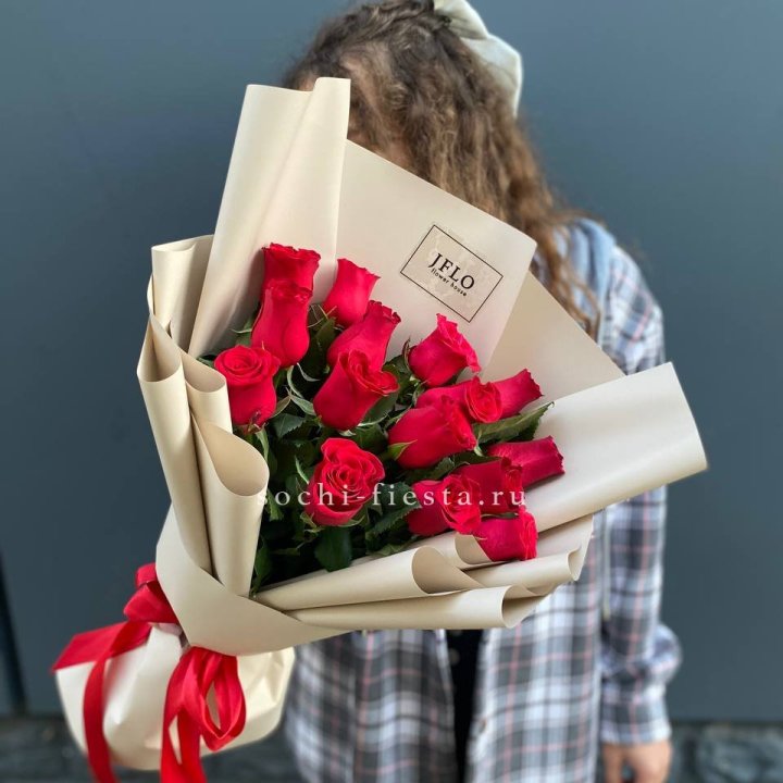 15 красных роз в Симферополи