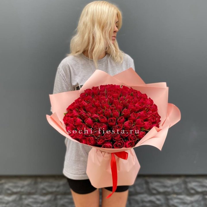 101  красная кенийская роза  в Симферополи