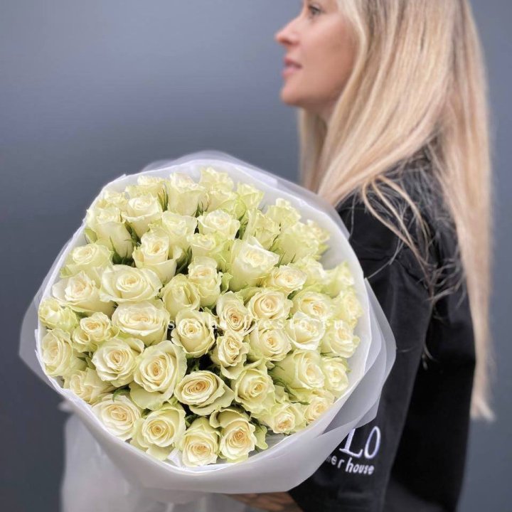 Воздушный букет из 51 белой кенийской розы в Симферополи