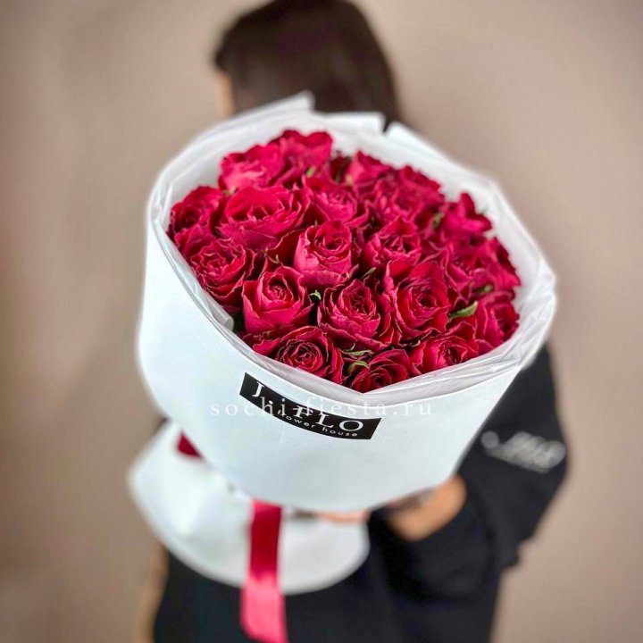 Букет красных роз мадам ред в Симферополи