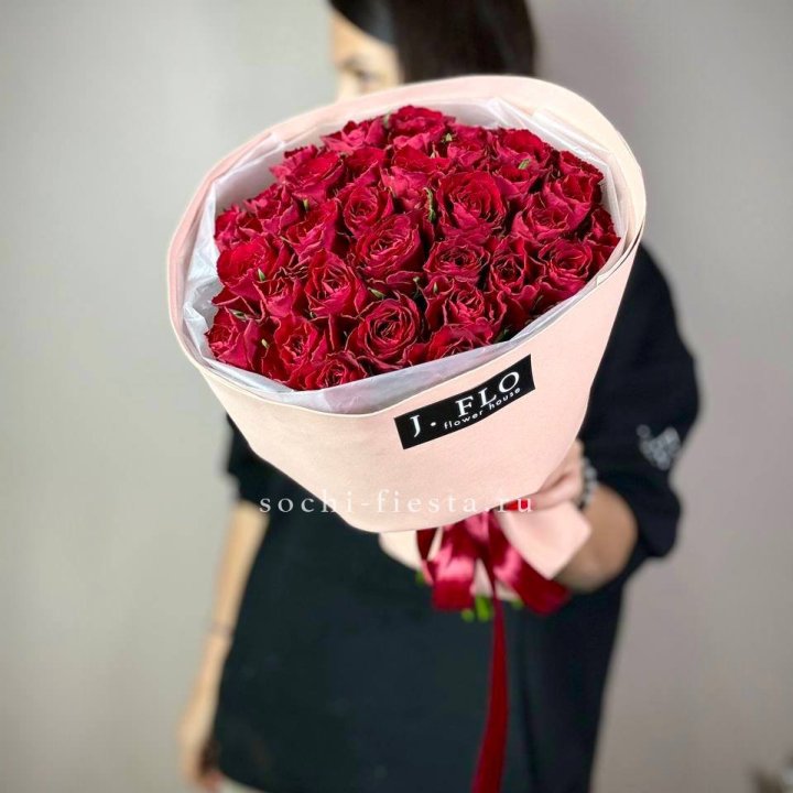35 кенийских роз в Симферополи
