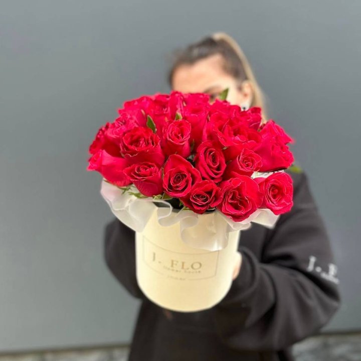 27 кенийских роз в боксе в Симферополи